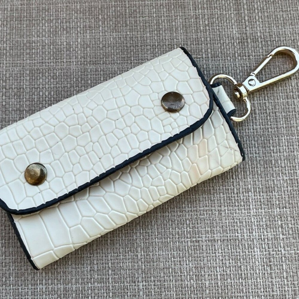 Key chain Bag Cream Faux Leather Vegan 6 Key Holder Key Chian Bag detach to belt - Picture 1 of 12